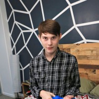 Bryce Christiansen plays with his ass - Picture 2