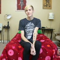 Nick Simpson jerks off - Picture 1