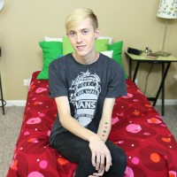 Nick Simpson jerks off - Picture 2