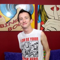 Skyler Evans strokes his cock - Picture 1