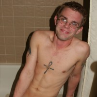 Clark takes a piss - Picture 16