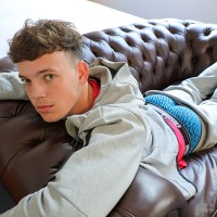 Liam Taylor stripped down - Picture 11