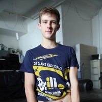 Hung Aussie skater - Picture 11
