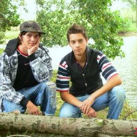 Boy couple outdoor action - Picture 1
