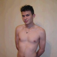 Posing naked - Picture 1