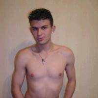 Posing naked - Picture 17
