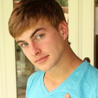 Noah Brooks smoking - Picture 21