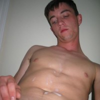 Elliott L cums all over himself - Picture 20