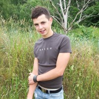 Skinny twink strips outdoors - Picture 1
