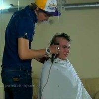 Guy gets his hair shaved off before dominating a slave - Picture 10