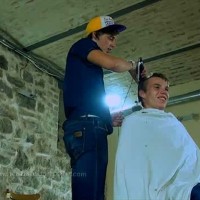 Guy gets his hair shaved off before dominating a slave - Picture 9