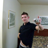 Justin shows off his body - Picture 2
