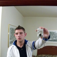 Justin shows off his body - Picture 11
