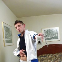 Justin shows off his body - Picture 12