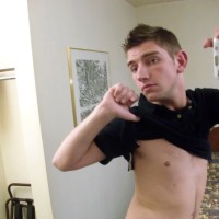 Justin shows off his body - Picture 13