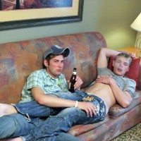 Cummy condom fun for Shane - Picture 1