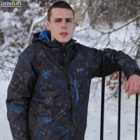 Lucas Kane naked in the snow - Picture 1