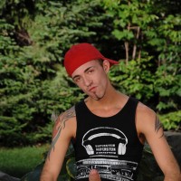 Nice looking stud outdoors - Picture 3