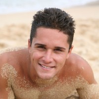 Hawaian surfer jock posing naked - Picture 2