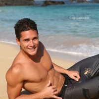 Hawaian surfer jock posing naked - Picture 3