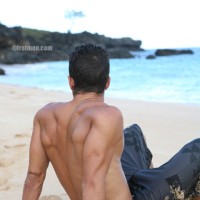 Hawaian surfer jock posing naked - Picture 4