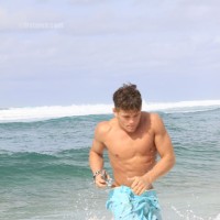 Sexy beach jock - Picture 3