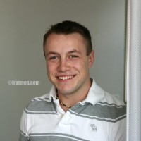 Young swimmer stripping - Picture 1