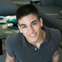 Sexy college dude posing - Picture 1