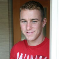 Strong college jock posing naked - Picture 2