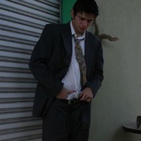 Pissing in suit and tie - Picture 7