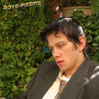 Pissing in suit and tie - Picture 20