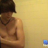 Trace's shower - Picture 28