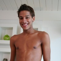 Aaron Armstrong masturbates - Picture 3