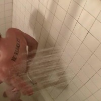 Scottie Cooper hosing downin the tub - Picture 15