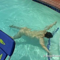Kaleb pissin in the pool - Picture 20