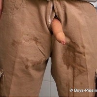 Lukas pisses his pants - Picture 6