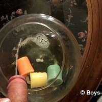 Axel pissing in a bowl - Picture 16
