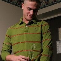 Devon Lee Scott pisses himself - Picture 3