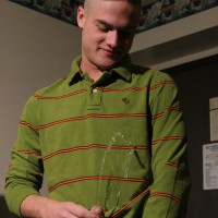 Devon Lee Scott pisses himself - Picture 4