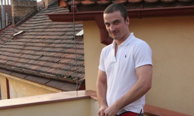 Marek pisses on the roof