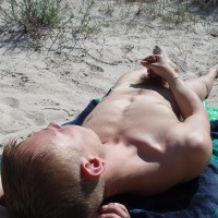 King pissing outdoor - Picture 12