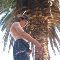 Ian Madrox piss outdoor - Picture 4
