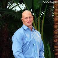 Christian posing outdoors - Picture 2