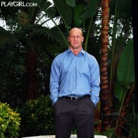 Christian posing outdoors - Picture 11