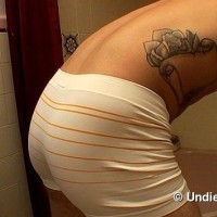 Kelly Cooperin showers in his underwear - Picture 2