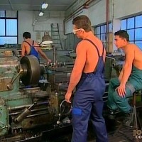 Factory workers break to fuck ass - Picture 1