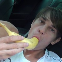 Banana fun in car - Picture 11
