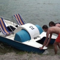 Cream fun on lake - Picture 25