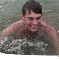 Cream fun on lake - Picture 24