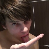 Shaving in shower - Picture 18